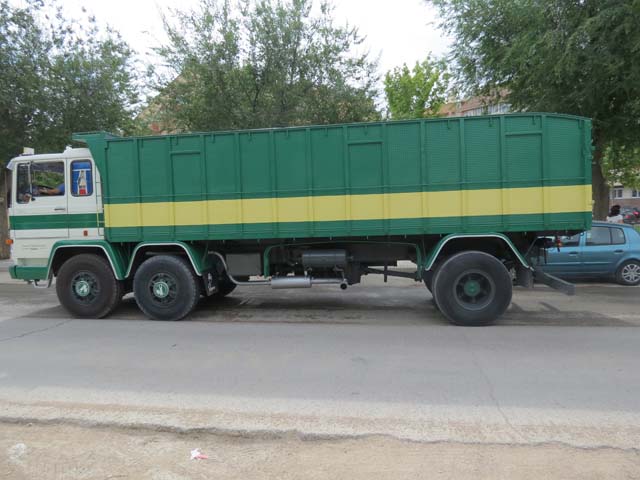 El Pegaso 1083 y sus diversas variantes podía equipar el doble eje en posición delantera o trasera a elección del cliente.